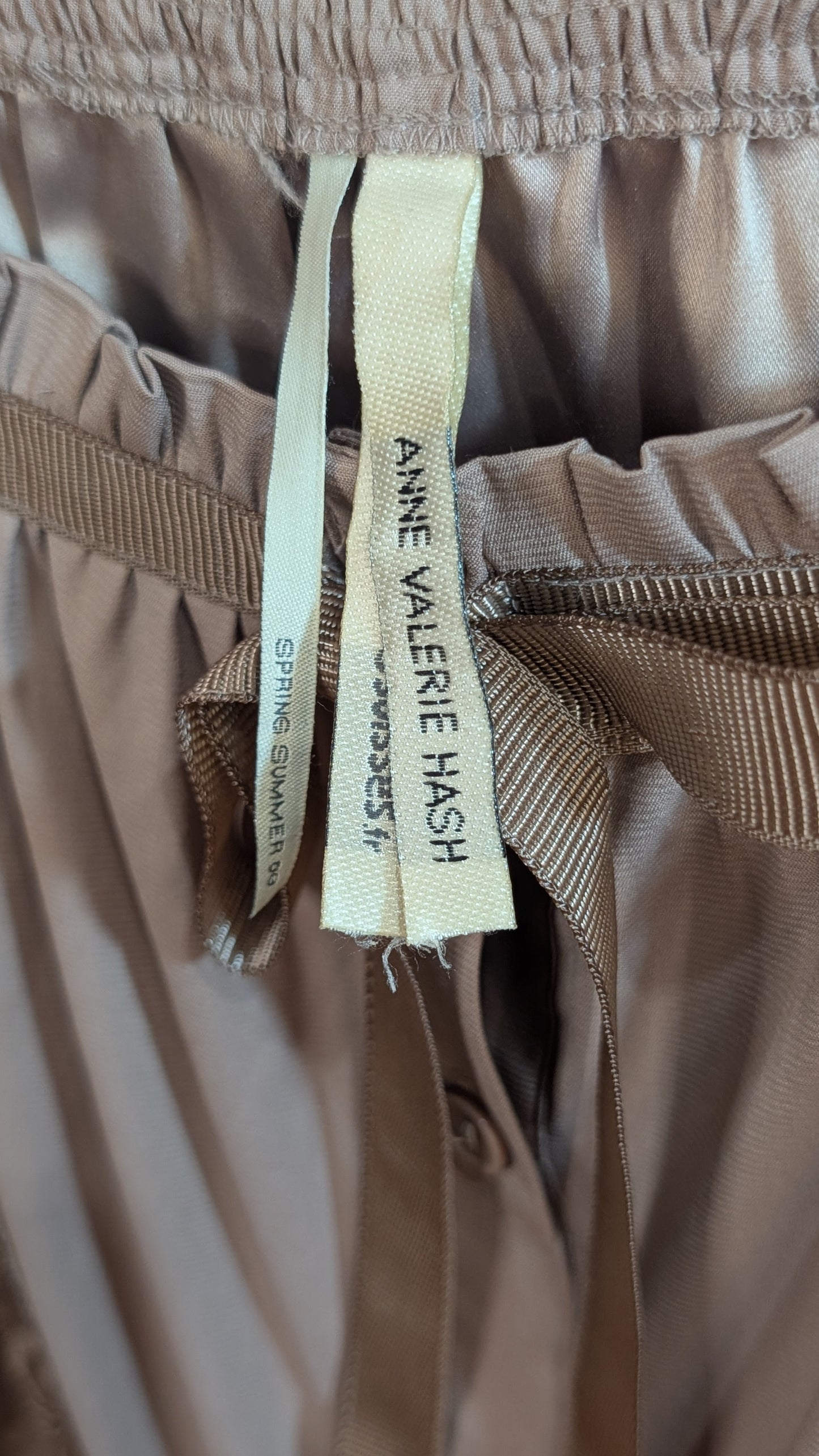 Whisper in Taupe – Anne Valérie Hash