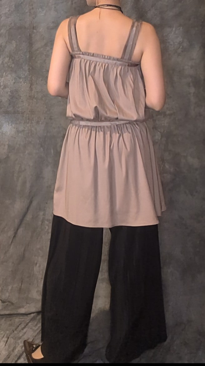 Whisper in Taupe – Anne Valérie Hash